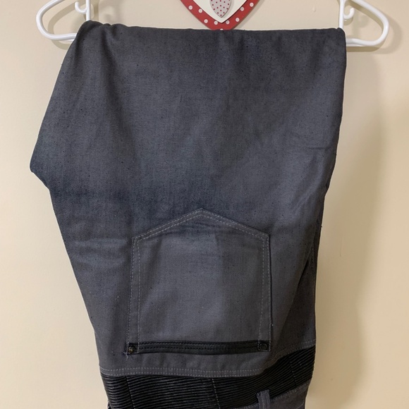 Men’s Gray Jeans Pants - Picture 4 of 4